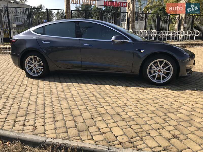 Седан Tesla Model 3 2018 в Одесі