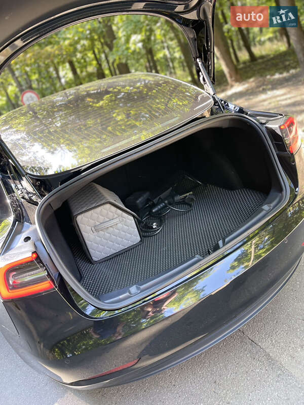 Седан Tesla Model 3 2018 в Харкові