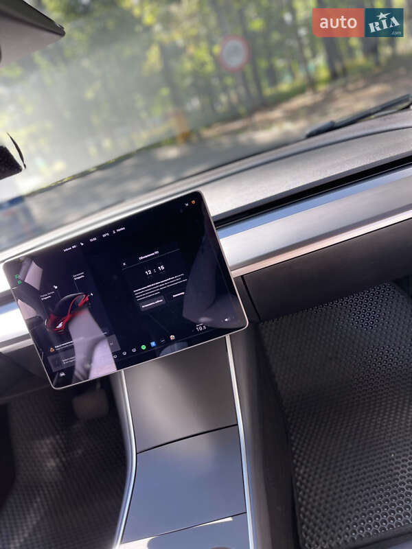 Седан Tesla Model 3 2018 в Харкові