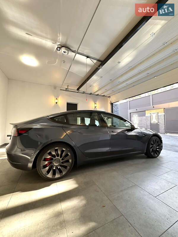Седан Tesla Model 3 2021 в Києві