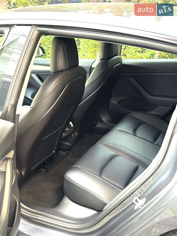 Седан Tesla Model 3 2021 в Києві