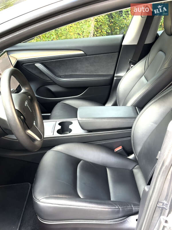 Седан Tesla Model 3 2021 в Києві