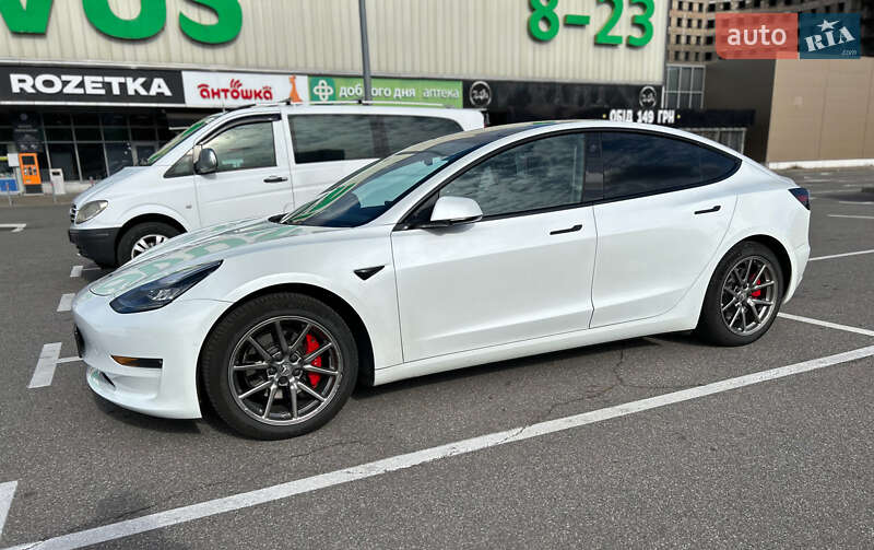 Седан Tesla Model 3 2019 в Киеве