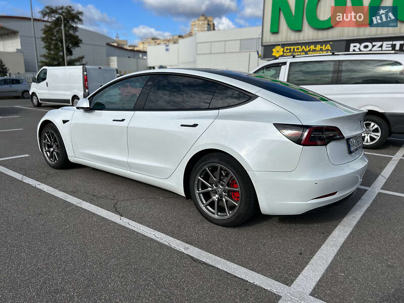 Седан Tesla Model 3 2019 в Киеве