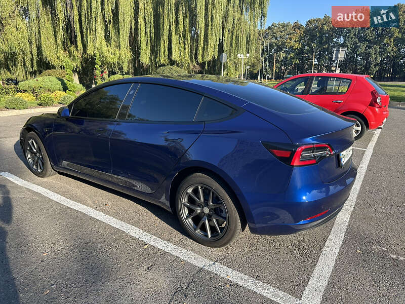 Седан Tesla Model 3 2023 в Сумах