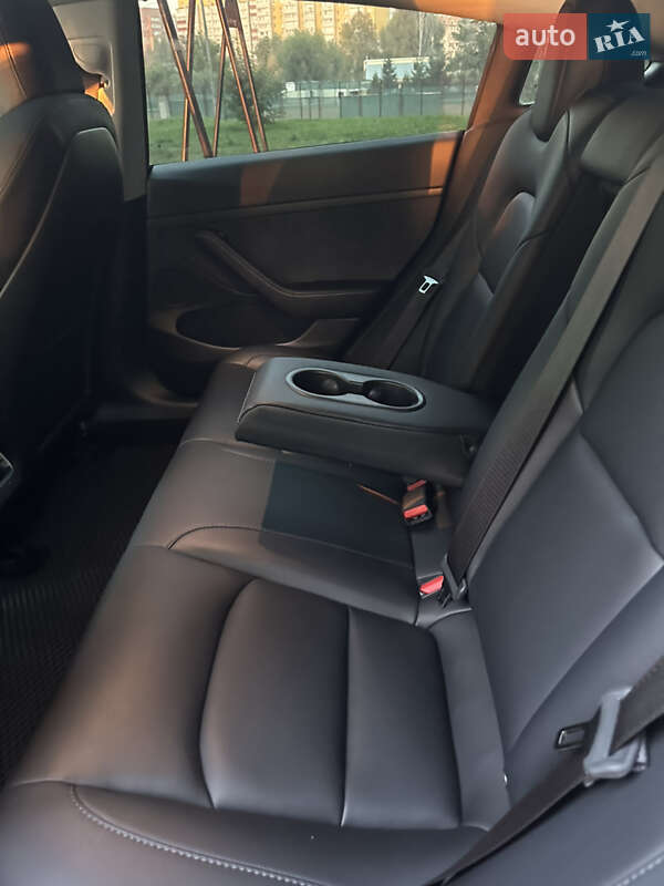 Седан Tesla Model 3 2023 в Сумах