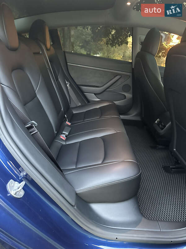 Седан Tesla Model 3 2023 в Сумах
