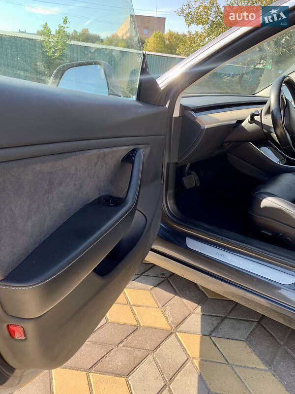 Седан Tesla Model 3 2018 в Білій Церкві