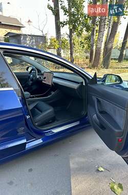 Седан Tesla Model 3 2019 в 