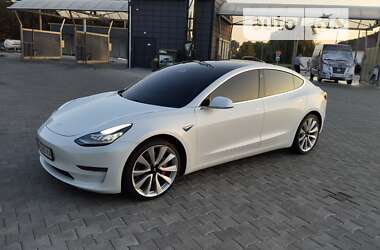 Седан Tesla Model 3 2019 в Звягелі