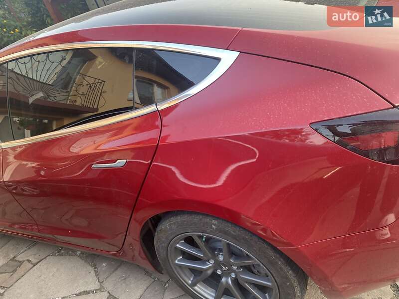 Седан Tesla Model 3 2018 в Ужгороде