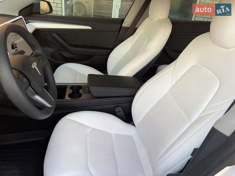 Седан Tesla Model 3 2022 в Днепре