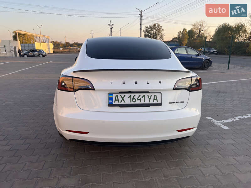 Седан Tesla Model 3 2022 в Днепре