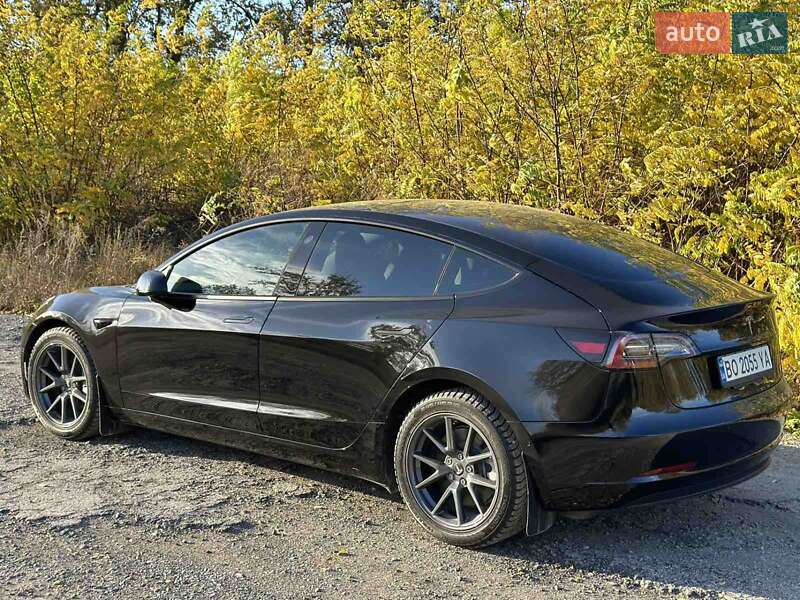 Седан Tesla Model 3 2022 в Тернополе