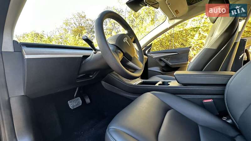 Седан Tesla Model 3 2022 в Тернополе