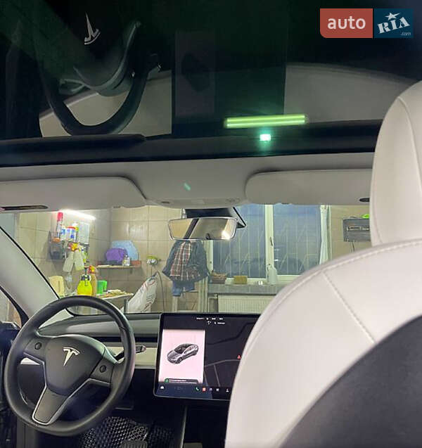 Седан Tesla Model 3 2019 в Львові