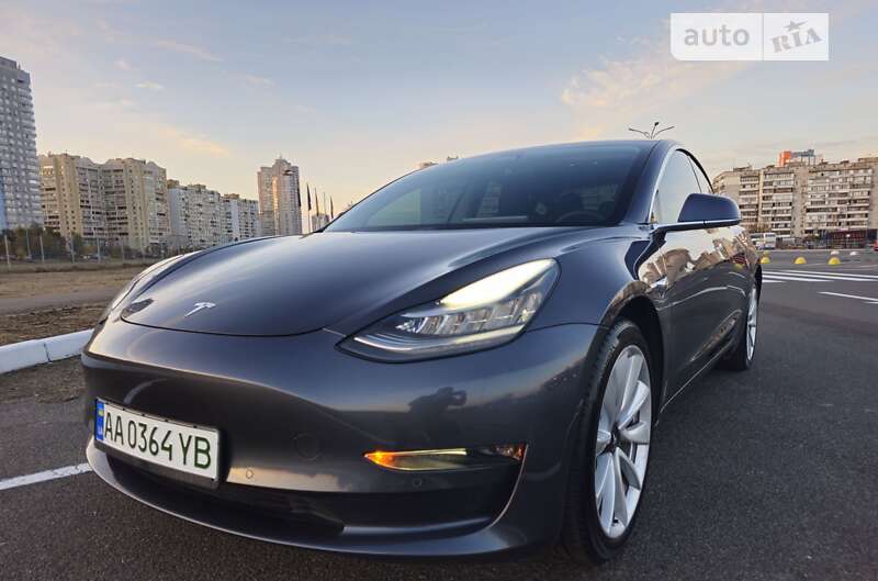 Седан Tesla Model 3 2020 в Києві