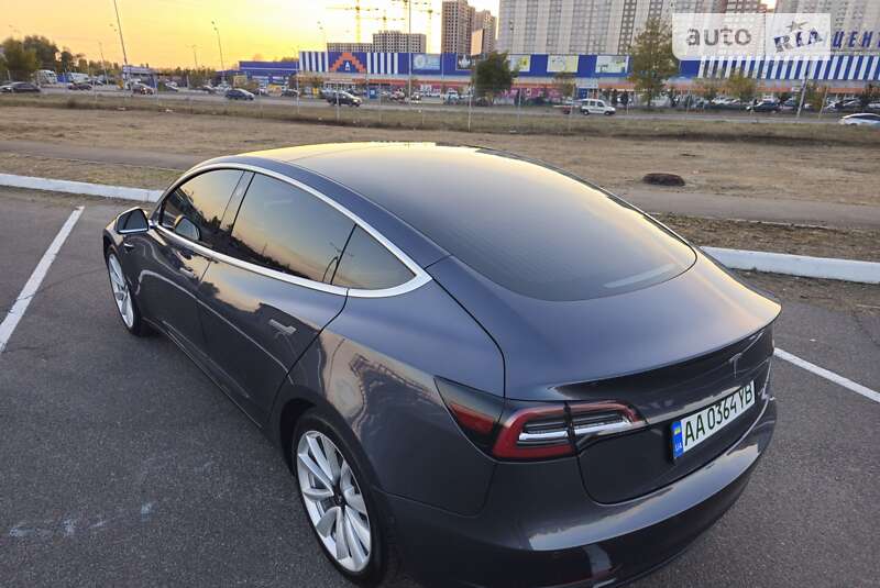 Седан Tesla Model 3 2020 в Києві