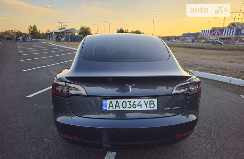 Седан Tesla Model 3 2020 в Києві