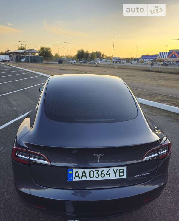 Седан Tesla Model 3 2020 в Києві