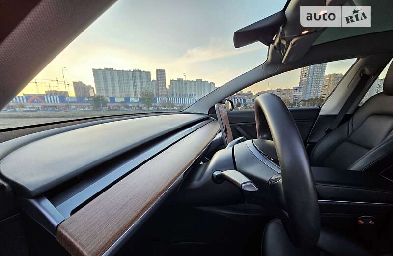 Седан Tesla Model 3 2020 в Києві