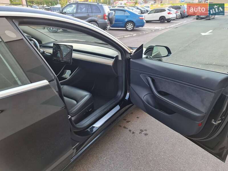 Седан Tesla Model 3 2018 в Киеве