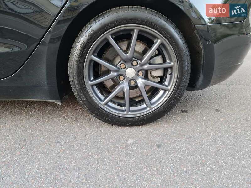 Седан Tesla Model 3 2018 в Киеве