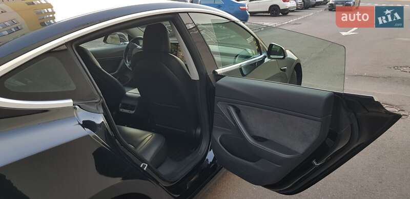 Седан Tesla Model 3 2018 в Киеве