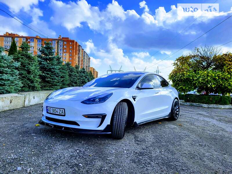 Седан Tesla Model 3 2021 в Дніпрі