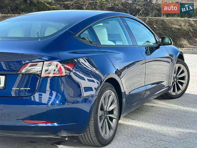 Седан Tesla Model 3 2022 в Львове