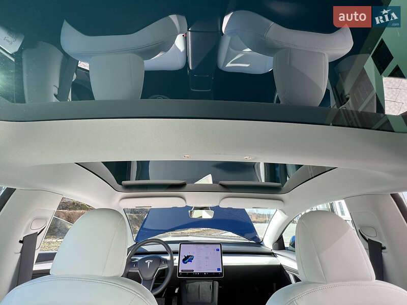 Седан Tesla Model 3 2022 в Львове