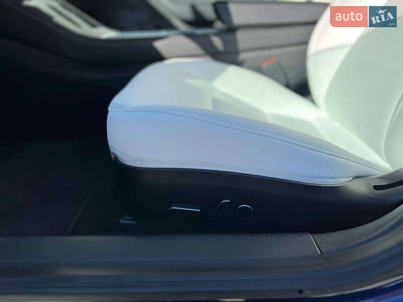 Седан Tesla Model 3 2022 в Львове