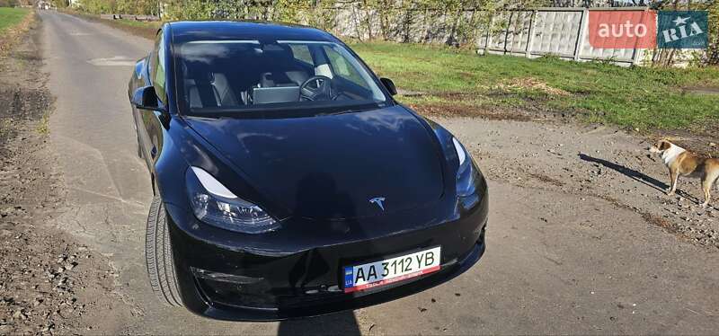 Седан Tesla Model 3 2022 в Киеве