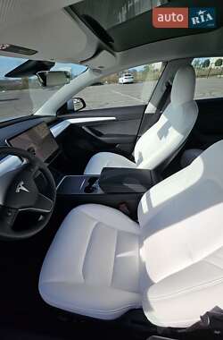Седан Tesla Model 3 2022 в Виннице