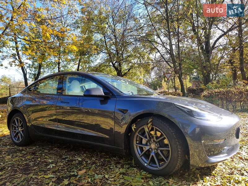 Седан Tesla Model 3 2022 в Виннице