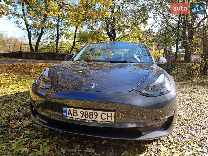 Седан Tesla Model 3 2022 в Виннице