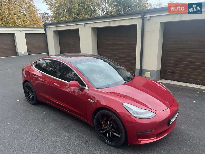 Седан Tesla Model 3 2018 в Вінниці