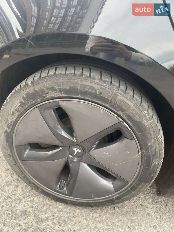 Седан Tesla Model 3 2019 в Львове