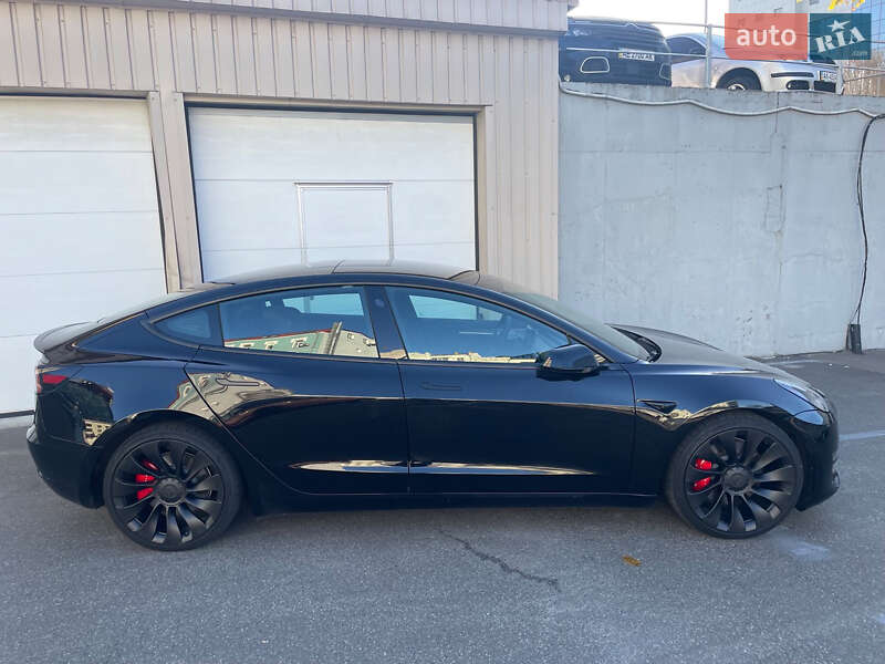 Седан Tesla Model 3 2021 в 