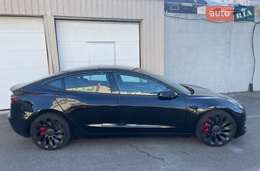 Седан Tesla Model 3 2021 в 