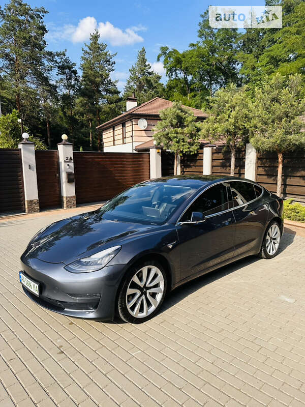 Седан Tesla Model 3 2019 в Киеве