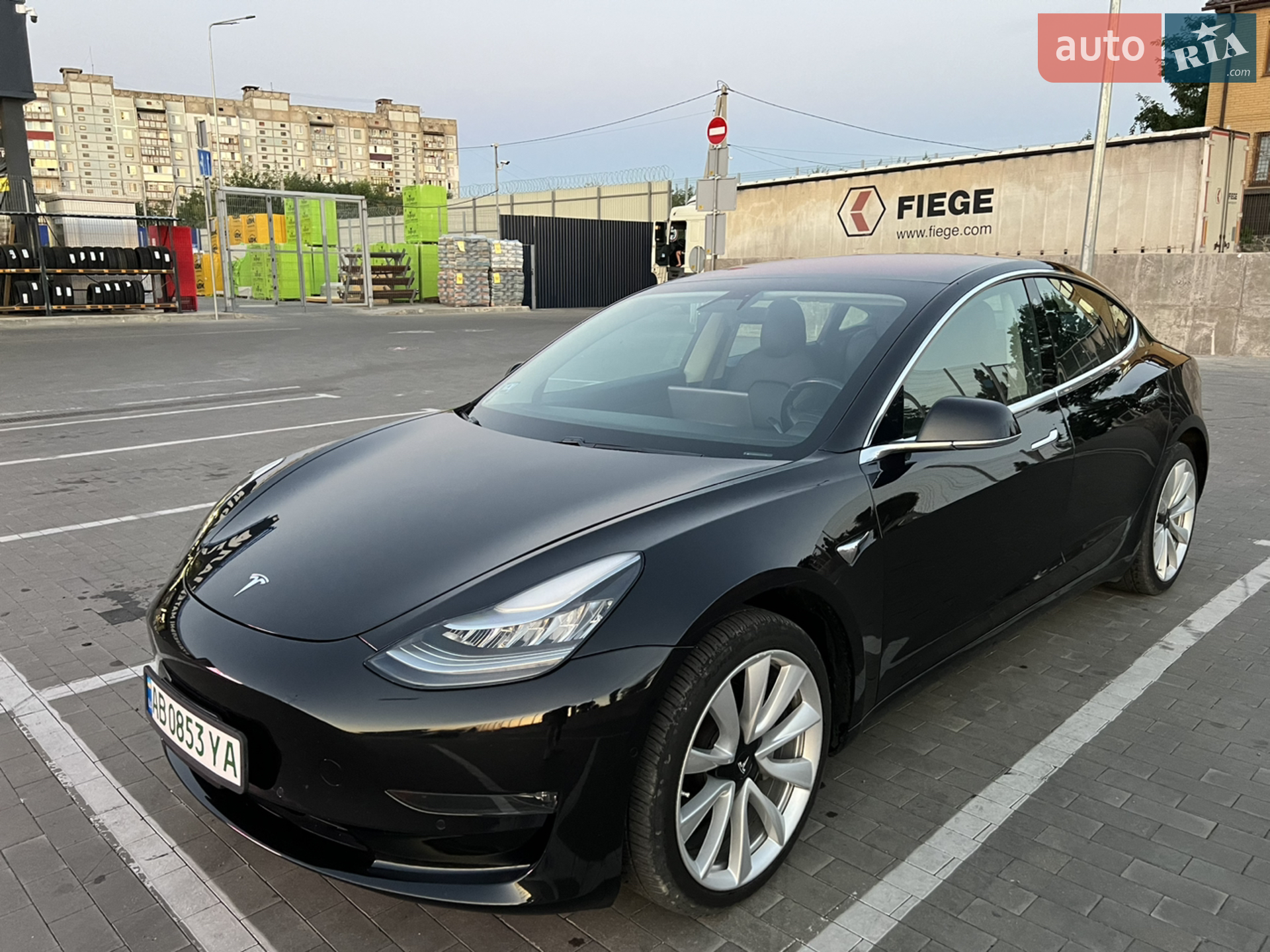 2018 Tesla Model 3 - фото 1
