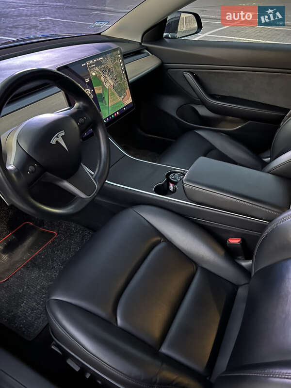 Седан Tesla Model 3 2018 в Первомайске