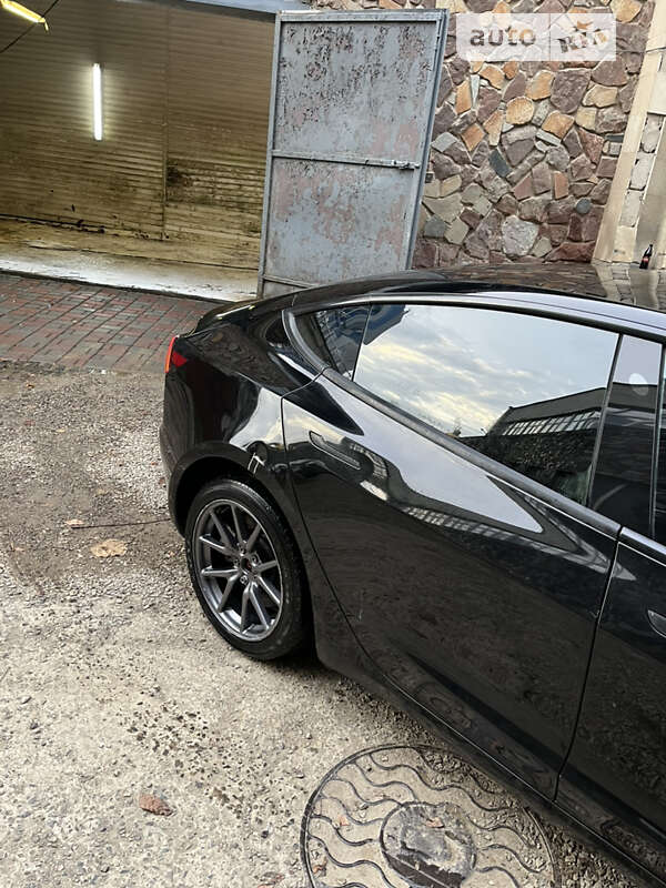 Седан Tesla Model 3 2020 в Івано-Франківську