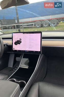 Седан Tesla Model 3 2019 в Калуше