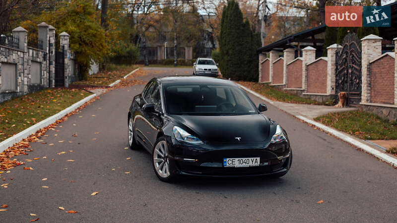 Седан Tesla Model 3 2022 в Чернівцях
