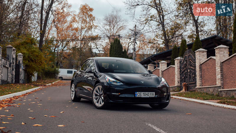 Седан Tesla Model 3 2022 в Чернівцях