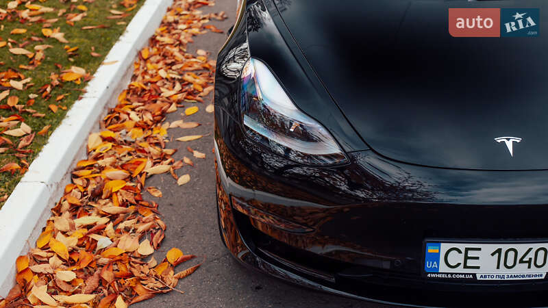 Седан Tesla Model 3 2022 в Чернівцях
