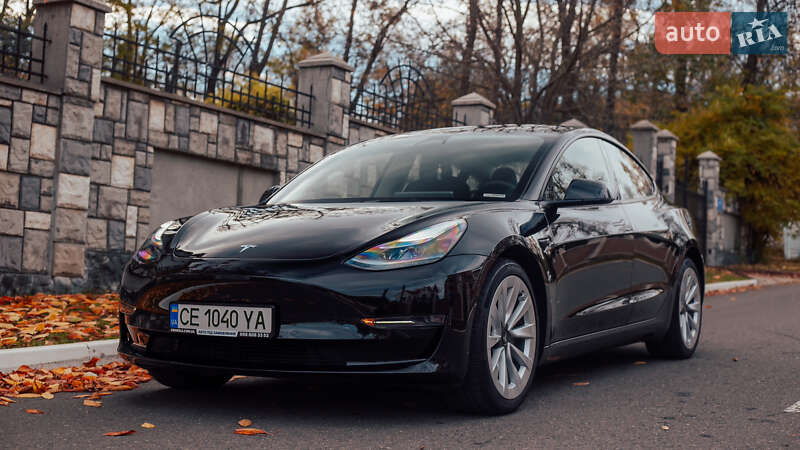 Седан Tesla Model 3 2022 в Черновцах