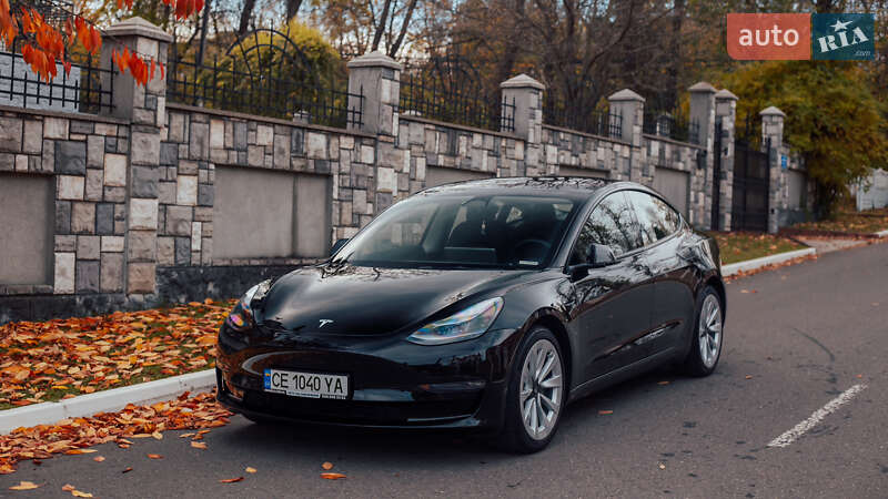 Седан Tesla Model 3 2022 в Чернівцях